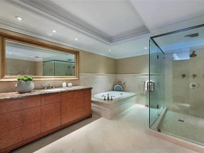 Luxurious Condo With Stunning Bay Ocean Views